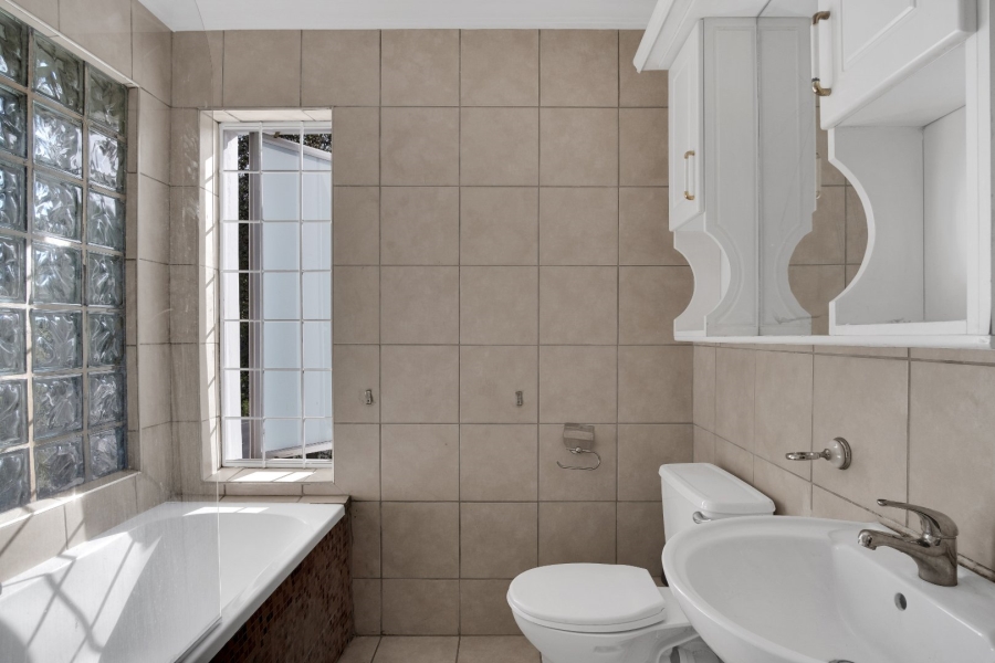 4 Bedroom Property for Sale in Wynberg Upper Western Cape